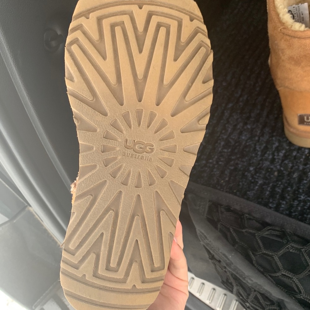 Ugg’s - Picture 2 of 3